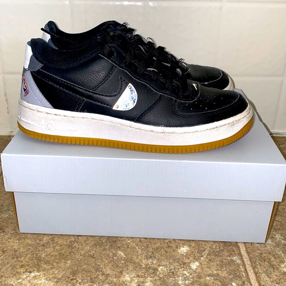 Nike Air Force 1 LV8 NBA youth size 4.5
